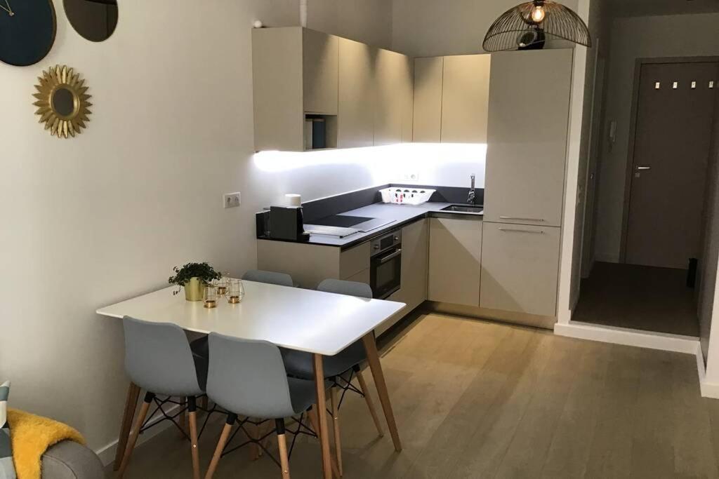 Appartement 2 Chambres Refait A Neuf, Climatise, A 2 Min De La Mer Νίκαια Εξωτερικό φωτογραφία