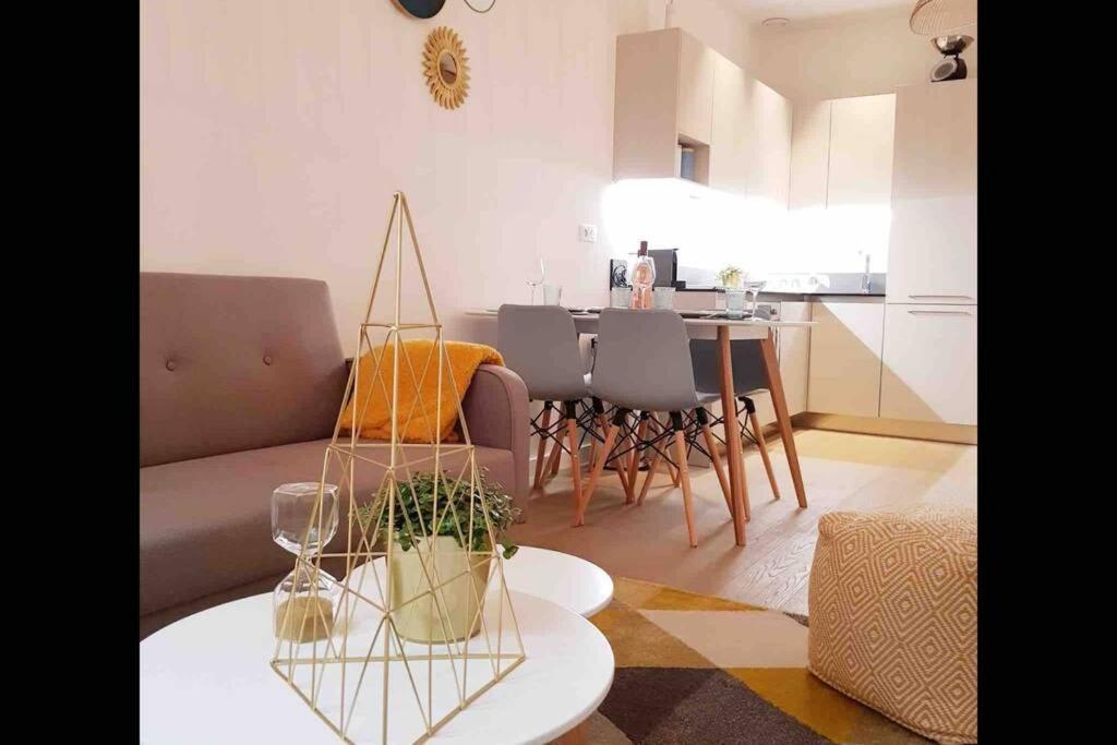 Appartement 2 Chambres Refait A Neuf, Climatise, A 2 Min De La Mer Νίκαια Εξωτερικό φωτογραφία